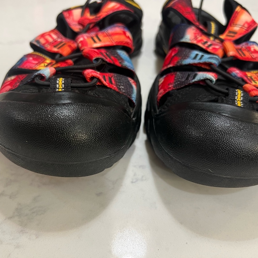 KEEN woman’s ' Colorful Adventure Sandals size 9 - Picture 11 of 14
